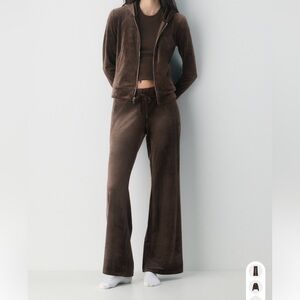 NWT Aritzia Courtney Velour Pant